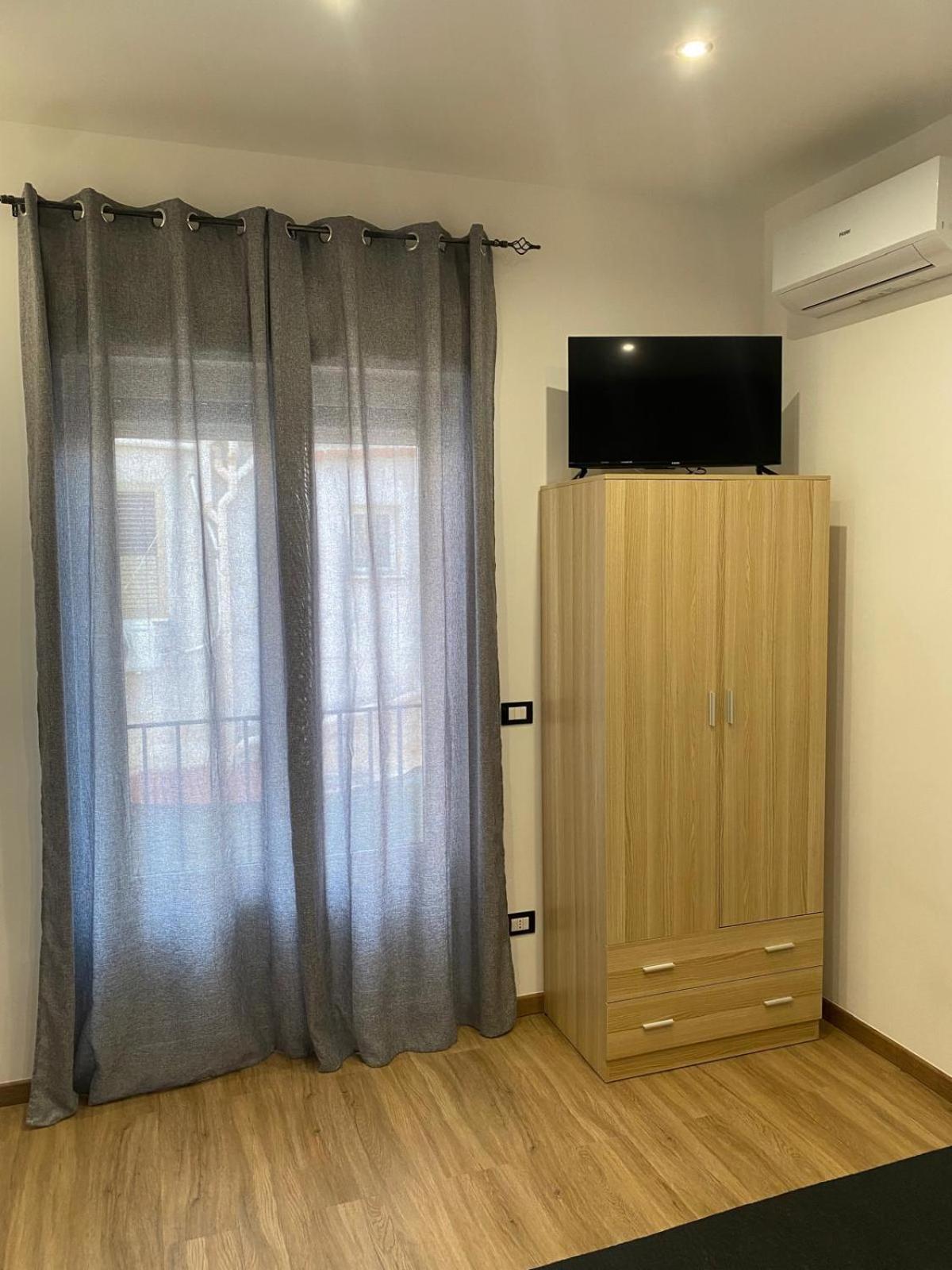 Di Fronte Zisa Apartment - Palermo — Foto 1